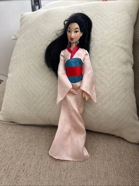 Disney Store Classic Princess Mulan doll